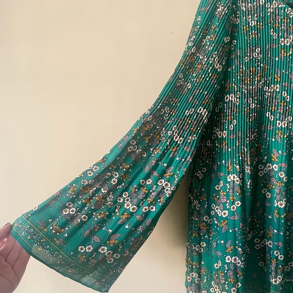 Max Studio Green Floral Top - Picture 3 of 6